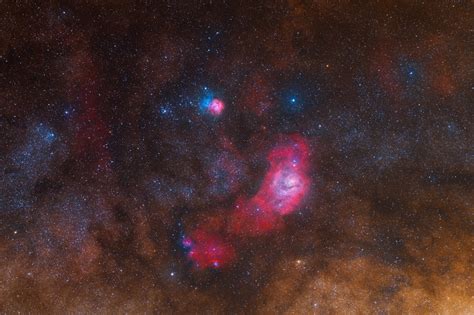 A wide field view of the Messier 8 and Messier 20 region - Sky & Telescope