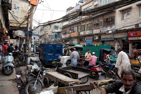 Walking Through Chaotic Old Delhi, India – Earth Trekkers