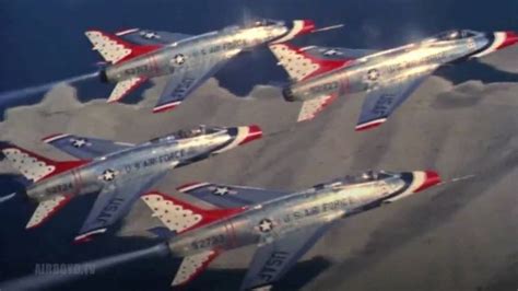 VIDEO: Thunderbirds F-100 Super Sabres (1958) – Military Aviation Review