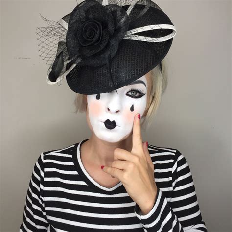 Cute Mime Makeup for Halloween. Simple and easy to put together! @makeupartist411 Easy Halloween ...