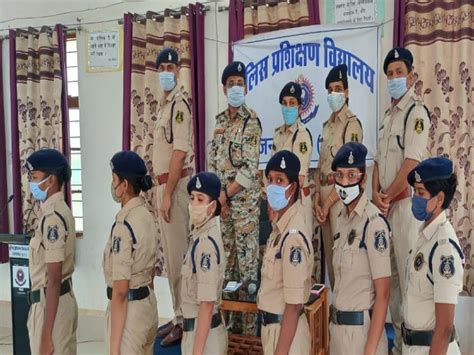 छत्तीसगढ़ पुलिस को राज्य गठन के 19 साल 7 महीने बाद मिला खुद का प्रतीक ...