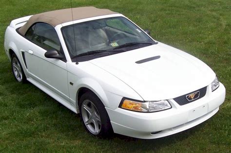 Crystal White 2000 Ford Mustang GT Convertible - MustangAttitude.com Photo Detail