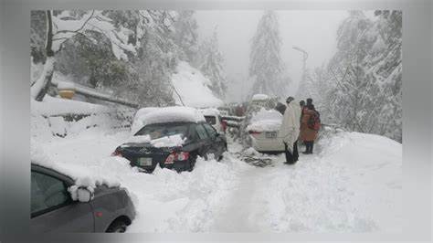 Calamity hits Murree; 21 lose lives in snowstorm - The Upcut