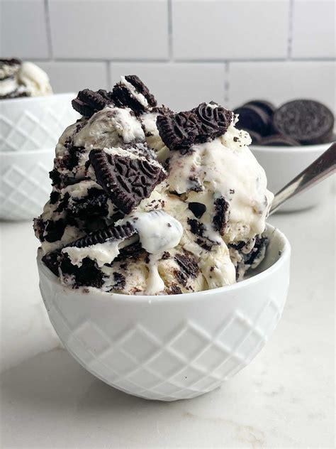 Oreo Ice Cream Recipe (No-Churn) - Midwestern HomeLife