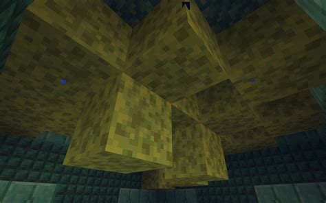 How rare are sponge rooms in Minecraft 1.18?