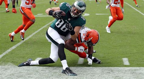 Zach Ertz day-to-day after rib injury in Eagles win - Sports Illustrated