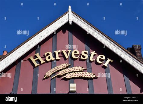 Harvester pub hi-res stock photography and images - Alamy