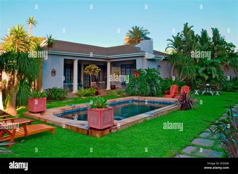 beautiful house and swimming pool Stock Photo - Alamy