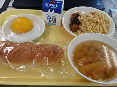 What A Month of Japanese School Lunches Looks Like | Yatta-Tachi