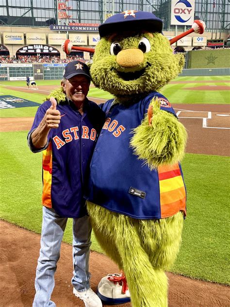 Houston Astros Orbit on Twitter: "Strait outta Houston! 🤘🤠 @GeorgeStrait"