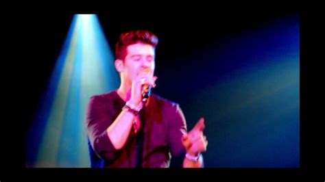 Robin Thicke "Lost Without You" live from New York - YouTube