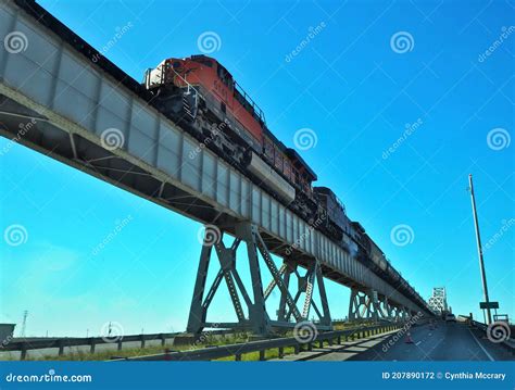 Huey P Long Bridge in Baton Rouge, Louisiana Editorial Photography ...