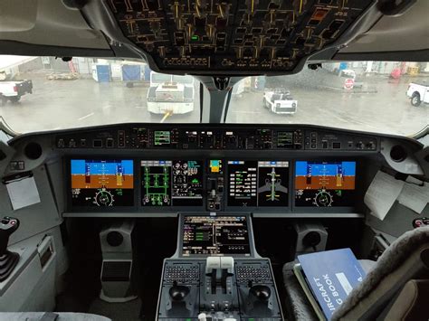 Delta Airbus A220 coolest features, photos - Business Insider