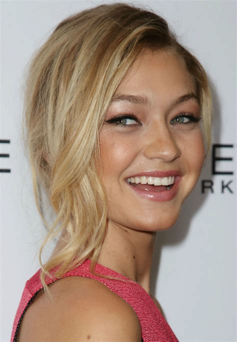 Celebrity Makeup Idea: Gigi Hadid's Pink Eyeshadow at the Daily Front Row Awards | Glamour