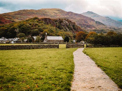 How To Visit Gelert's Grave In Beddgelert & The Tragic Legend Of Gelert The Dog!