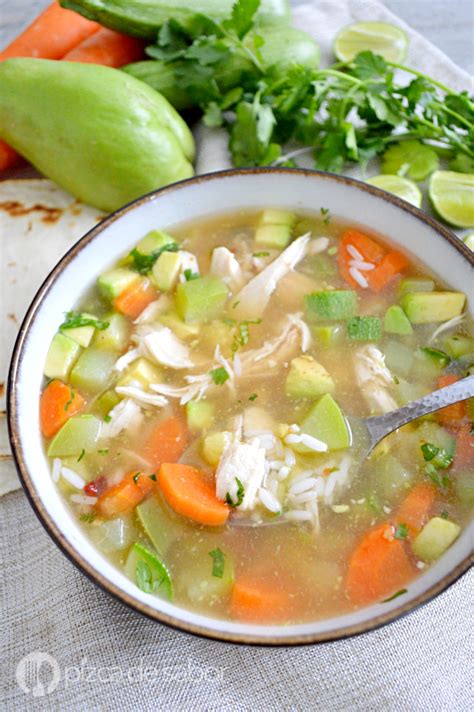 Caldo de pollo con arroz - Pizca de Sabor