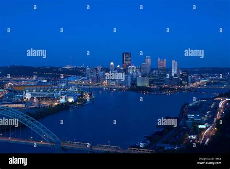 DOWNTOWN SKYLINE PITTSBURGH PENNSYLVANIA USA Stock Photo - Alamy