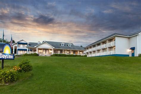 Days Inn by Wyndham Petoskey | Petoskey, MI Hotels