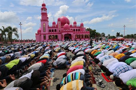 PHOTO: Ramadan begins around the world | PBS News