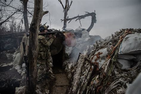 What Trench Warfare on Ukraine’s Front Line Looks Like - The New York Times