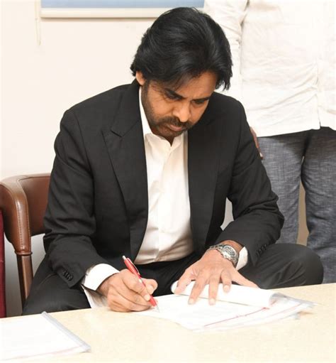 Power Star Pawan Kalyan from the sets of Vakeel Saab - TeluguBulletin.com