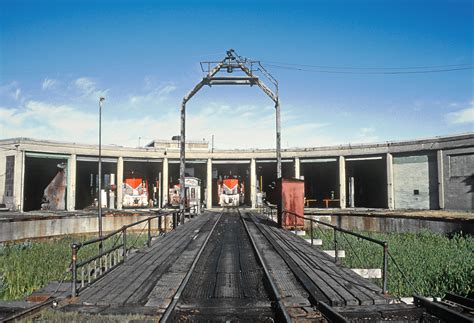 Railroad Roundhouse: Pictures, Interior, History