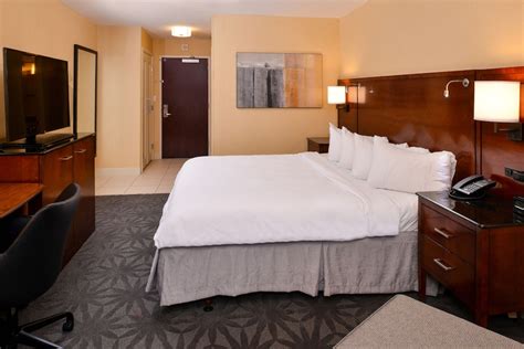 Buffalo Marriott Niagara Amherst, New York, US - Reservations.com