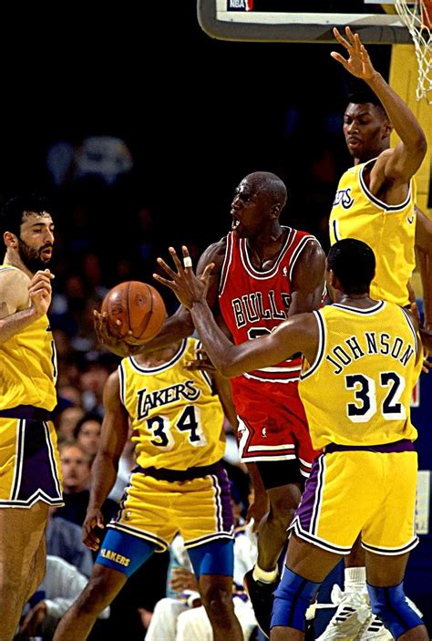 Jordan Against 4 Lakers, '91 Finals. | Michael jordan, Chicago sports ...