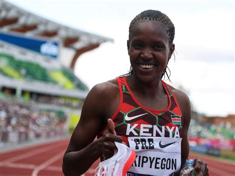 Faith Kipyegon breaks the 1500m world record - Track & Field Fan Hub