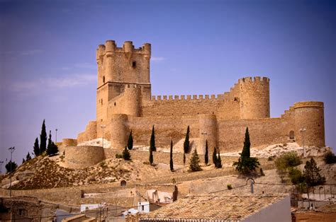 File:Castillo de Villena 2.jpg