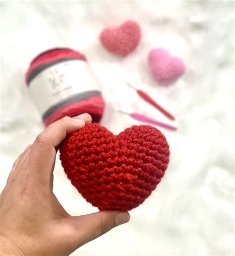 Easy Amigurumi Heart - Free Crochet Pattern - OkieGirlBling'n'Things