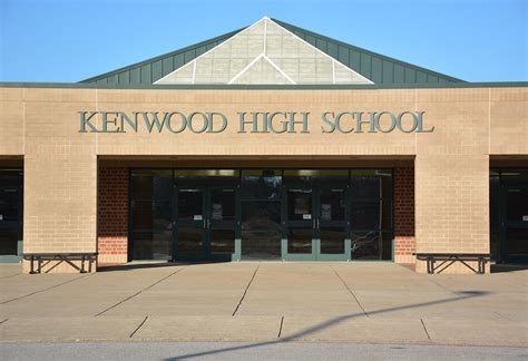 Kenwood High School evacuated due to bomb threat | ClarksvilleNow.com