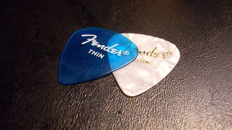 Are thin guitar picks worthless? - menga.net