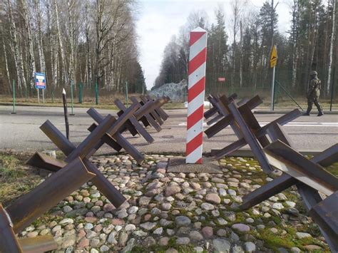 Poland fortifies border crossings with Russia and Belarus