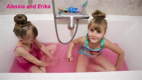 Alessia and Erika | Gelli Baff Bath | Jelly Bath | Slime Bath | Funny ...