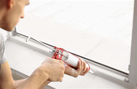 How to Caulk a Window: In 7 Easy Steps