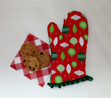 Holiday Ornament Christmas Oven Mitt | Wild Crow Farm