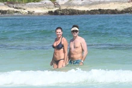 Rebecca Romijn Wears Bikini On Mexico Vacation With Husband – Hollywood ...