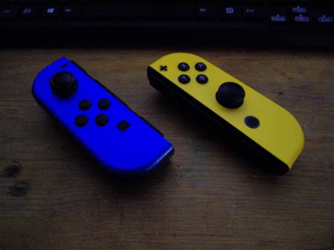 Just received my Joy Con skins from Dbrand, here's what I think of em ...