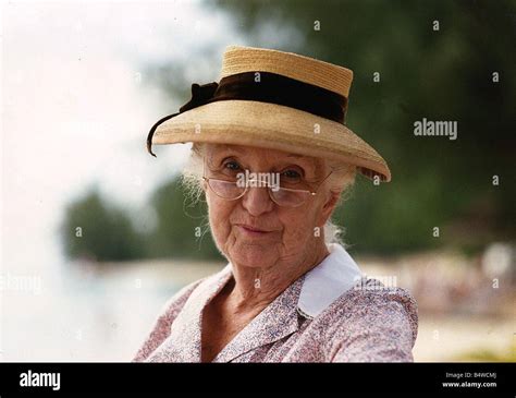 Joan Hickson Actress plays Miss Marple Stock Photo - Alamy