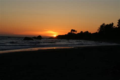 Sunset on the beach Southern Oregon | Southern oregon, Oregon, Sunset