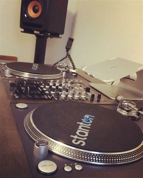 Custom DJ Table (DJ Desk / DJ Setup / Turntable Desk) in 2020 | Dj table, Dj setup, Turntable