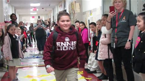 Third grader diagnosed with leukemia returns to Travis Elementary | FOX ...