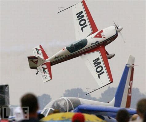 Superb Aeronautical Airplane Stunts (44 pics) - Izismile.com