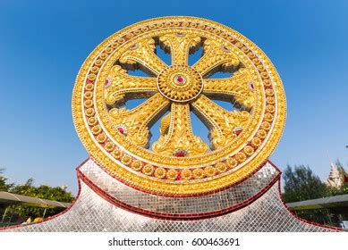 Statue Golden Circle Stock Photo (Edit Now) 83644606