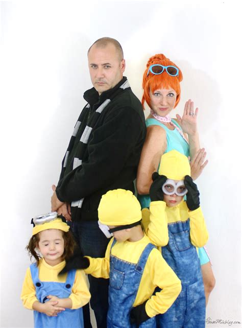 Family Halloween costume: Despicable Me – House Mix