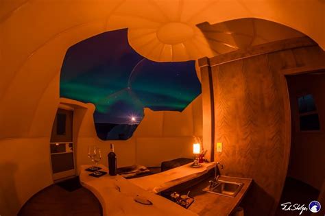 Watch The Aurora From A Cozy Bed At These Unbelievable Igloos In Alaska | Northern lights igloo ...