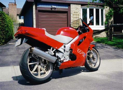 Honda vfr750f rc36 specs