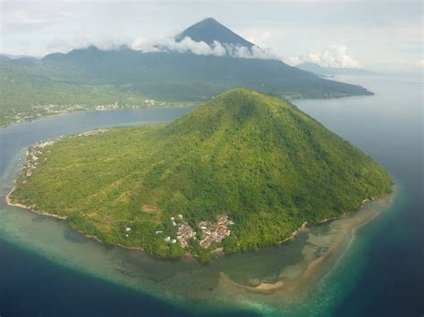 Pulau Maitara Alam yang Indah di Maluku Utara - Maluku Utara