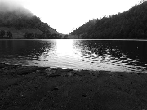 Gambar : laut, hitam dan putih, danau, sungai, refleksi, waduk, satu ...